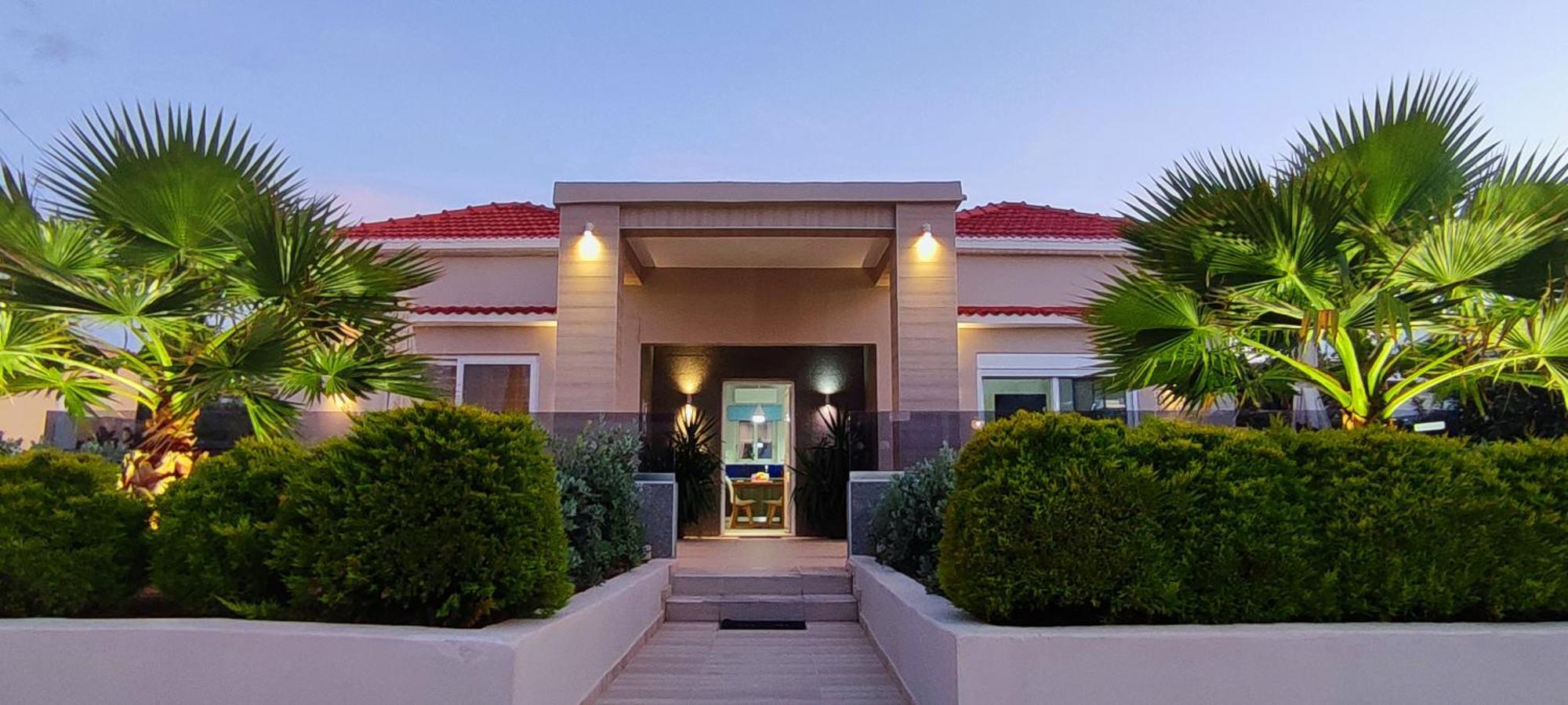 Luxury Villa Eva-Mari With Jacuzzi, 50M From The Beach Stalos Exterior photo